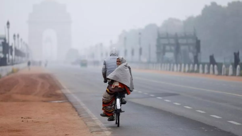 Weather update: सुबह में धूप तो शाम में सर्द हवा, दिल्ली में बारिश की संभावना