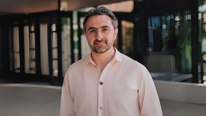 Mustafa Suleyman: पिता थे टैक्सी ड्राइवर, बेटा बन गया Microsoft AI का CEO, जानिए पूरी कहानी