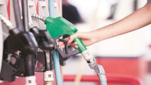 Petrol-Diesel Price: चुनाव से पहले आम लोगों को राहत, दो रुपये सस्ता हुआ पेट्रोल-डीजल