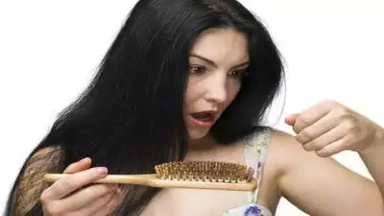 Hair Care: बाल झड़ने की समस्या को करना चाहते हैं दूर तो इन हेयर पैक्स का करें इस्तेमाल