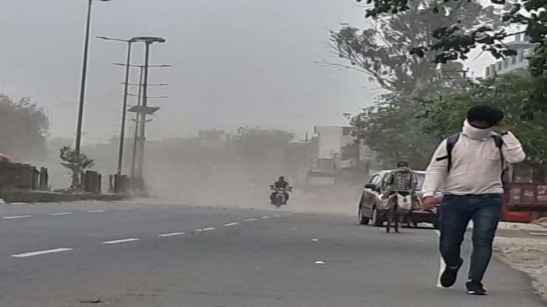 Rajasthan Weather: राजस्थान में बदला मौसम का मिजाज, कहीं बारिश तो कहीं तेज हवाएं