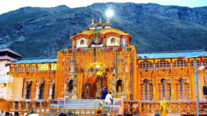 Chardham Yatra 2024: आज श्रद्धालुओं के लिए खुले बद्रीनाथ धाम के कपाट, मंदिर के बाहर तीर्थयात्रियों की लगी लाइन