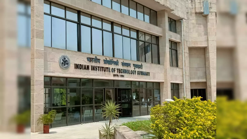 IIT से पास होकर निकलने वाले छात्र भी हैं बेरोजगार, हैरान कर देंगे आपको ये आंकड़े