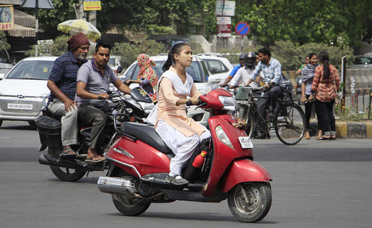 18 साल से कम उम्र के बच्चों को नहीं मिलेगा पेट्रोल-डीजल, UP सरकार का बड़ा फैसला