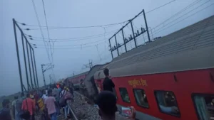 Mumbai Howrah Train Accident: झारखंड ट्रेन हादसे में अब तक 3 की मौत, 20 घायल