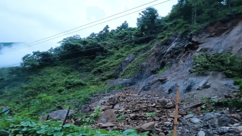 नेपाल लैंडस्लाइड हादसे में 7 भारतीयों की मौत, 50 यात्री अब तक लापता