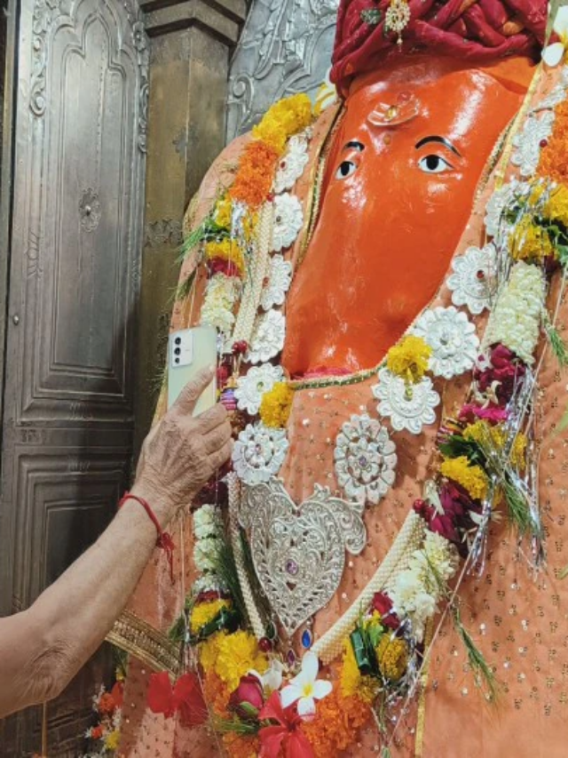 भारत के इस मंदिर में भगवान फोन पर सुनते हैं भक्तों की मुराद