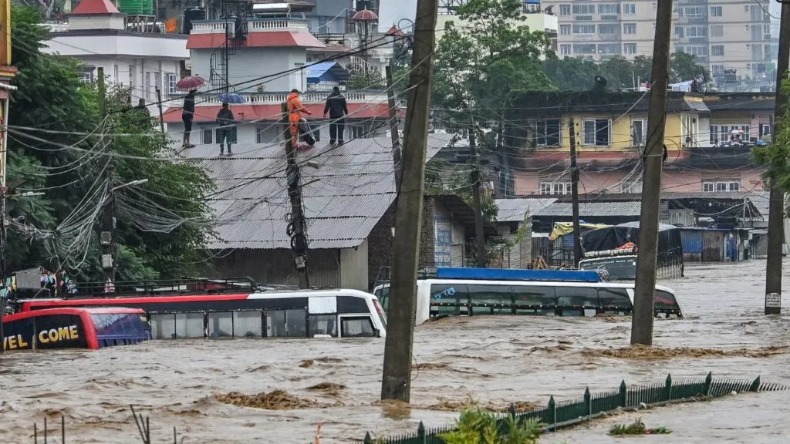 नेपाल में बाढ़ का कहर, अब तक 112 लोगों की मौत, अगले 72 घंटे में बिहार पर खतरा