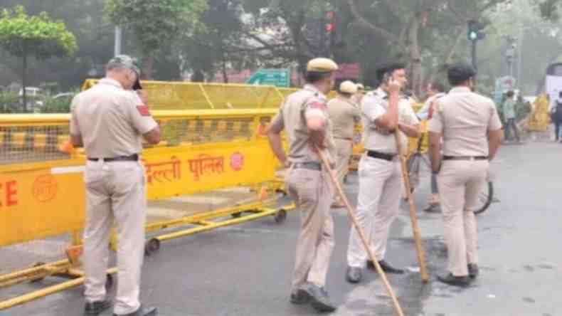 पुल‍िस का बड़ा कदम, द‍िल्‍ली में अब एक साथ 5 लोग नहीं निकल सकेंगे