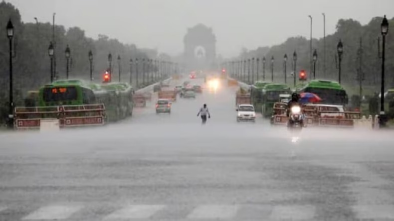 Delhi Weather: कड़ाके की ठंड और पॉल्यूशन से दिल्लीवालों का हाल बेहाल, जानें IMD का लेटेस्ट अपडेट