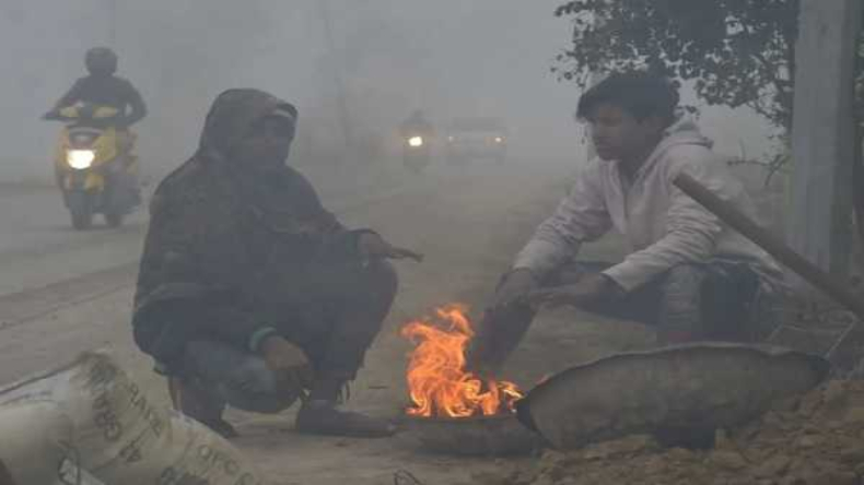 12 राज्यों में कड़ाके की ठंड, इन जगहों पर बारिश की चेतावनी, जानें दिल्ली का हाल