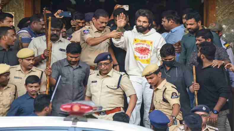 Allu Arjun Arrested: फंस गये ‘ पुष्पा 2’ स्टार अल्लू अर्जुन, कोर्ट ने भेजा 14 दिन के लिए जेल