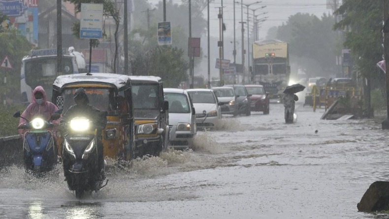 दिल्ली-NCR में बढ़ेगी ठंड या नहीं? इन राज्यों में घने कोहरे, यहां पढ़ें IMD का लेटेस्ट अपडेट